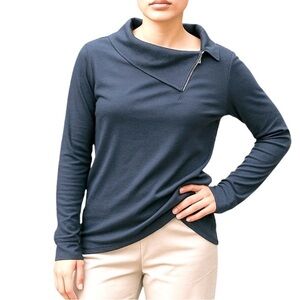 Tommy Hilfiger navy waffle weave top, neck zipper, cowl neck. Women’s size 1X